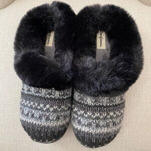 Dearfoams fuzzy slippers